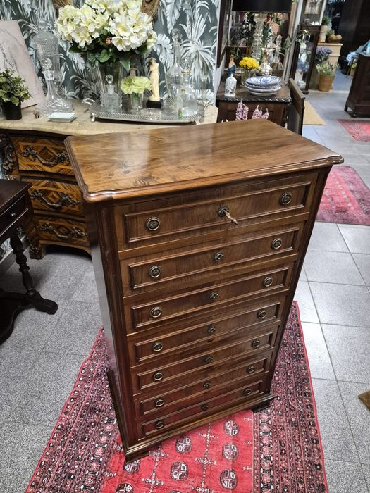 Camiseiro clássico de elevada qualidade.