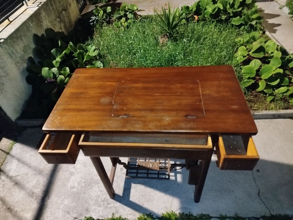 Móvel de máquina de costura