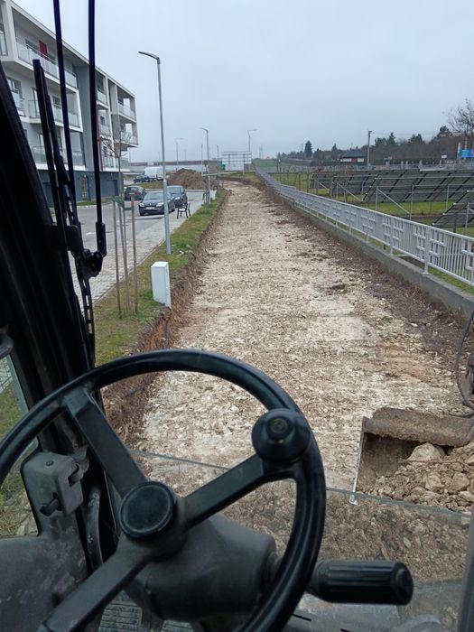 Kopanie i czyszczenie stawów, wyburzenia, korytowanie dróg