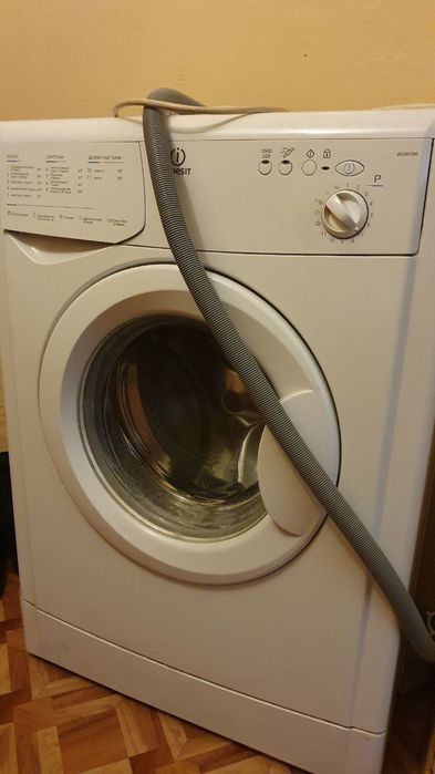 Продам пральну машину Indesit WIUN 100