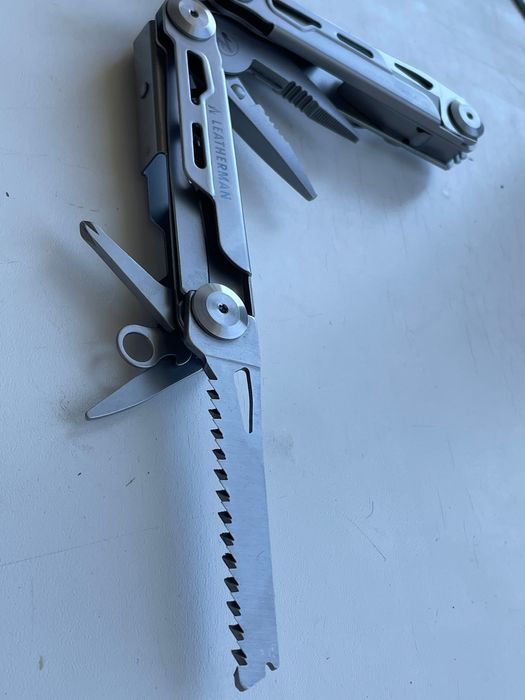 Мультитул с плоскогубцами для походов и кемпинга. Новый.