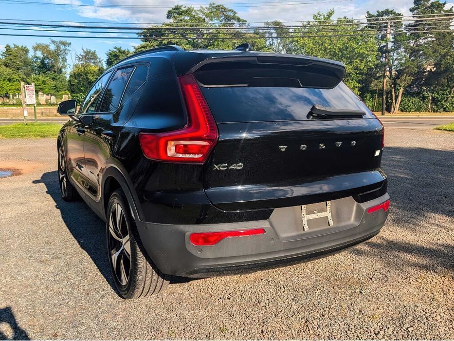 Volvo XC40 Electric      2022