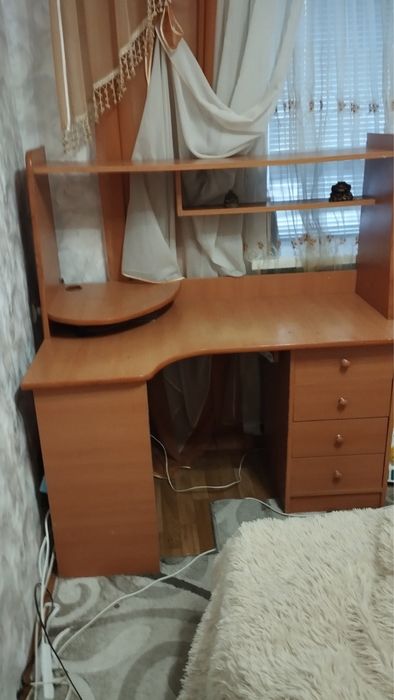 Письмовий куток під компютер