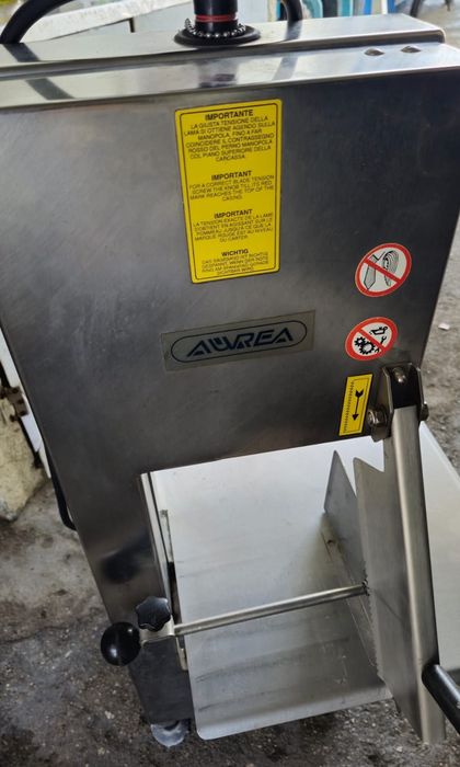 Máquina cortar peixe e balança