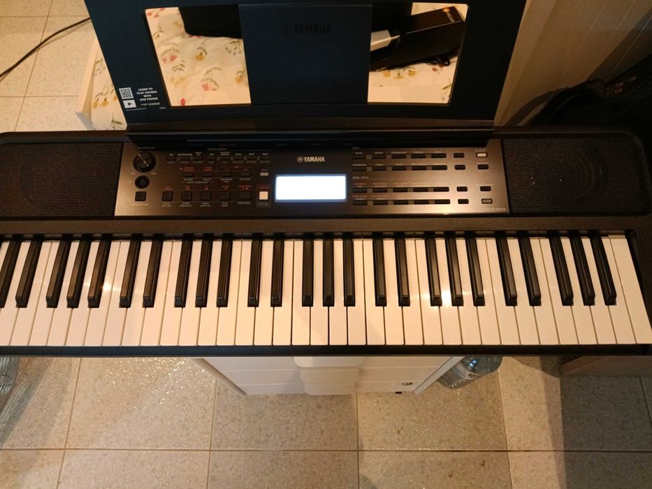 Teclado de Música Yamaha PSR-E383