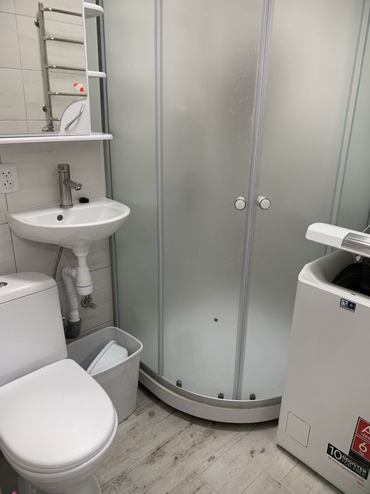 Здається 2 км квартира подобово. 800 грн з людини.