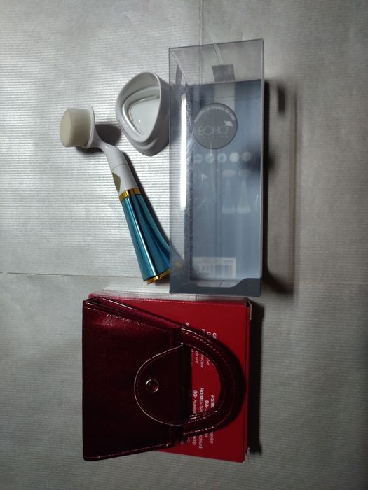 Estojo de manicure + escova maquilhagem