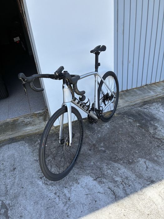 Biicicleta Trek Émonda SL5 com rodas de Carbono