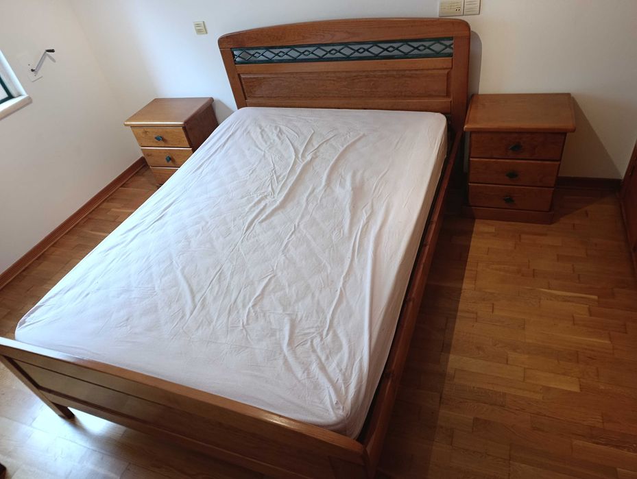 Mobília de quarto como nova e colchão