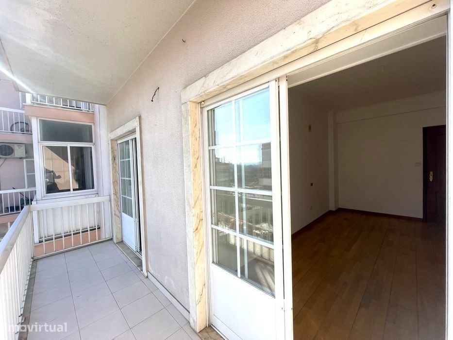 Apartamento T3 com amplas áreas no Seixal