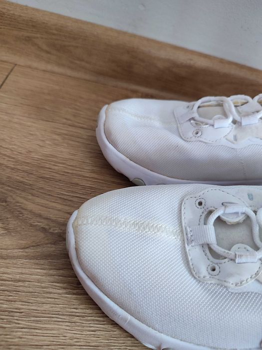 NIKE Renew Lucent białe lekkie sneakersy. Idealne na wiosnę!