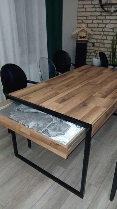 Stół do jadalni loftowy