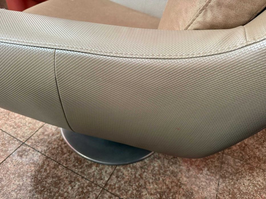 Cadeirão disponível para venda