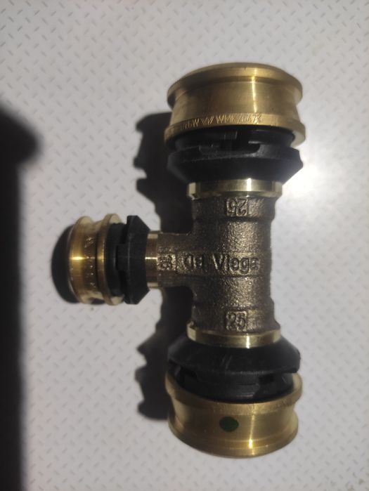 Kolanko naściene Viega Raxofix 20 mm x 1/2"