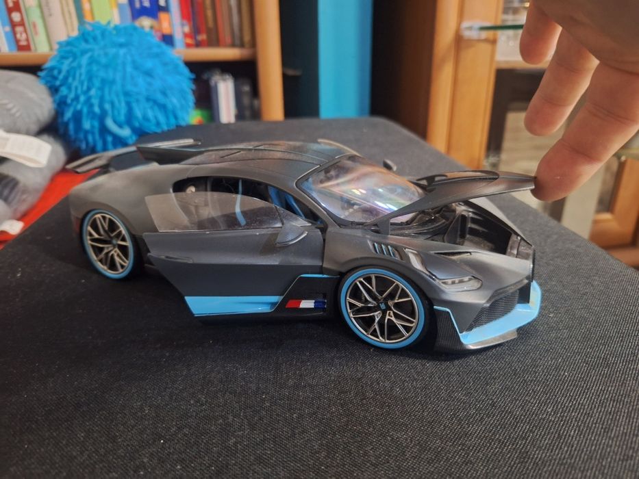 Model BUGATTI DIVO 1:18 Burago