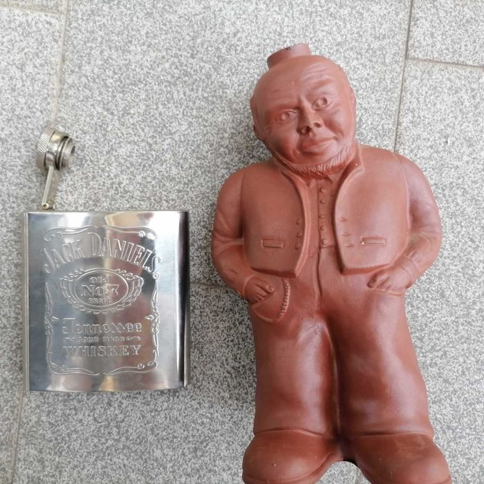 Garrafa das Caldas, e cantil Jack Daniels