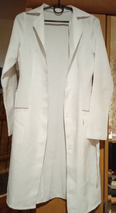 Продам женский медицинский халат.