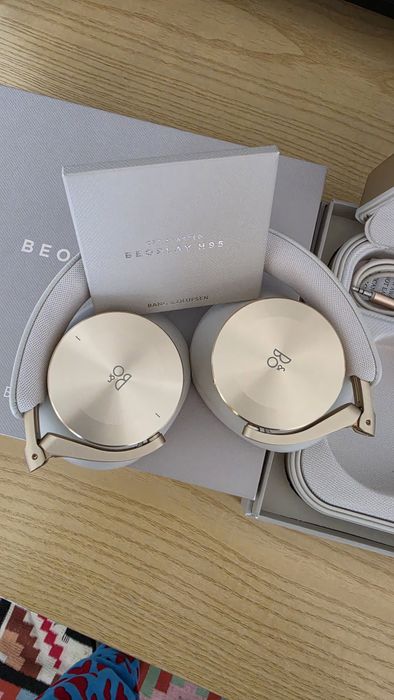 Fones Bang & Olufsen Beoplay H95