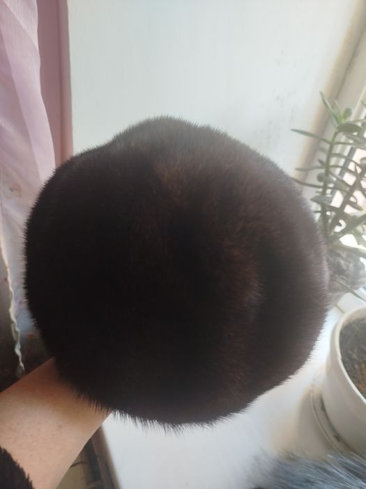 Берет корковий в ідеальному стані ,темно коричневого кольору