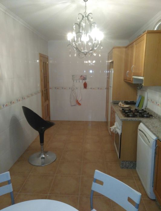 Carregado T2 com dispensa e arrecadação