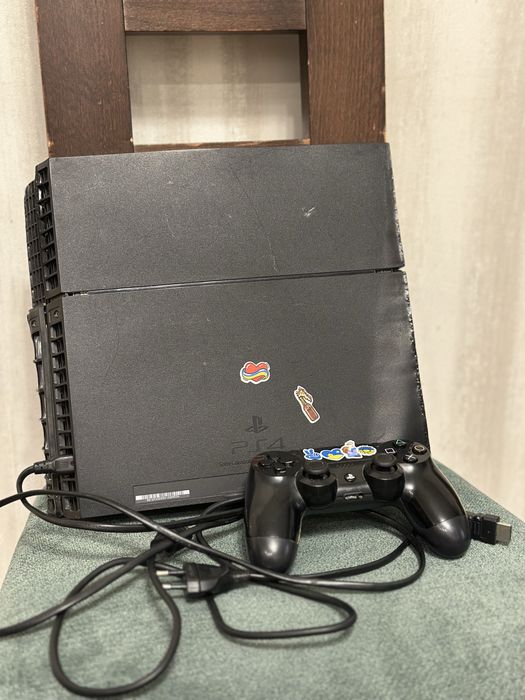 Sony PlayStation 4 (CUH-1216A)