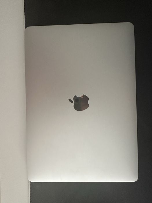 Macbook Pro M1 como novo em caixa original.