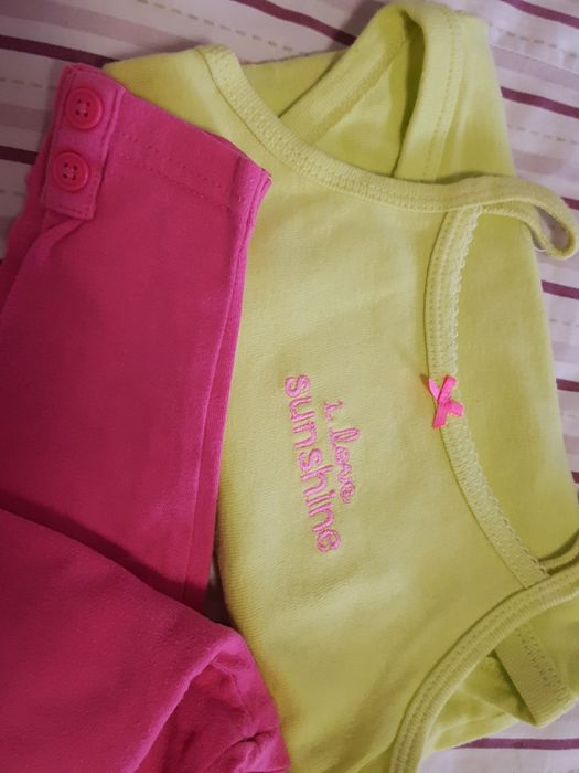 Яркий комплект Carter's 9-12-18 мес бодик+шортики/лосины