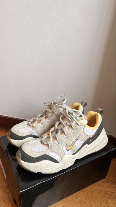 Vendo Nike Tech Hera