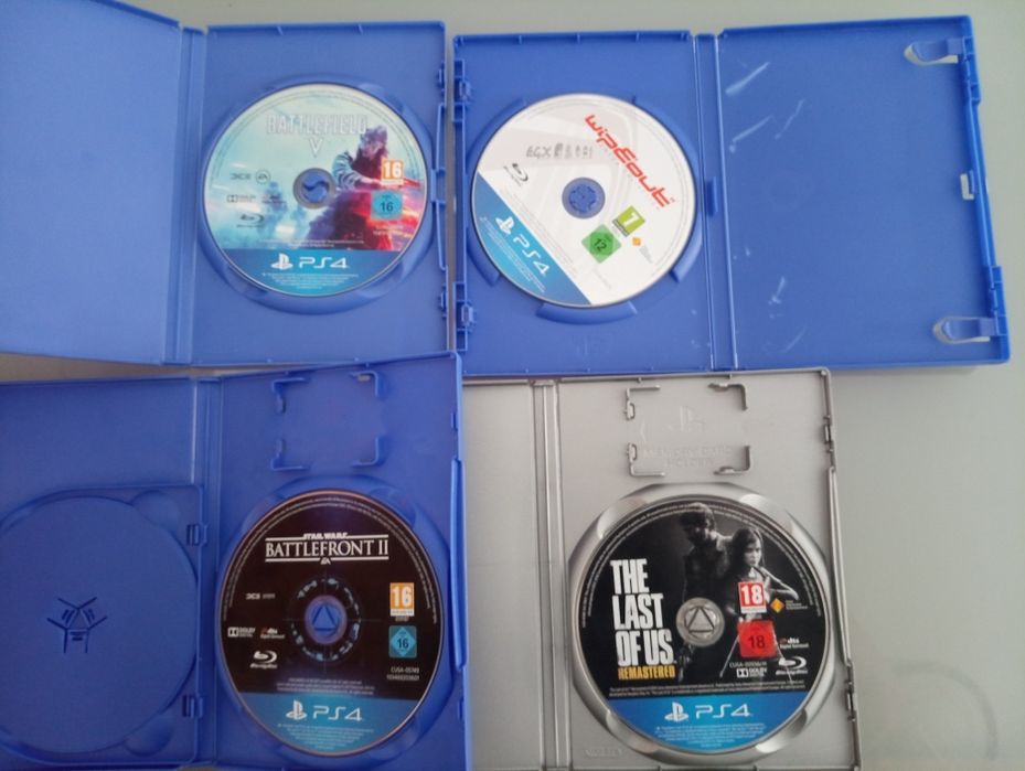 4 Jogos PS4 - WipEout Omega Collection	- Star Wars Battlefront II (compativel com PS5) - The Last of Us Remastered	- Battlefield V