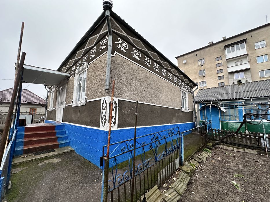 Будинок в центрі м.Сокиряни