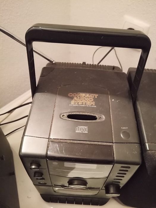 Radio cassette and CD player64586101100929124