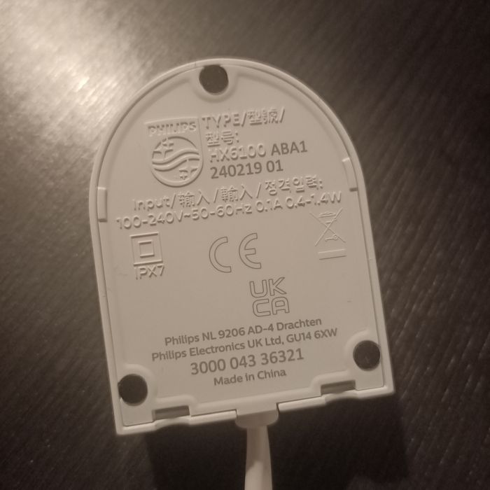 Зарядний пристрій для зубної щітки Philips Sonicare HX6100