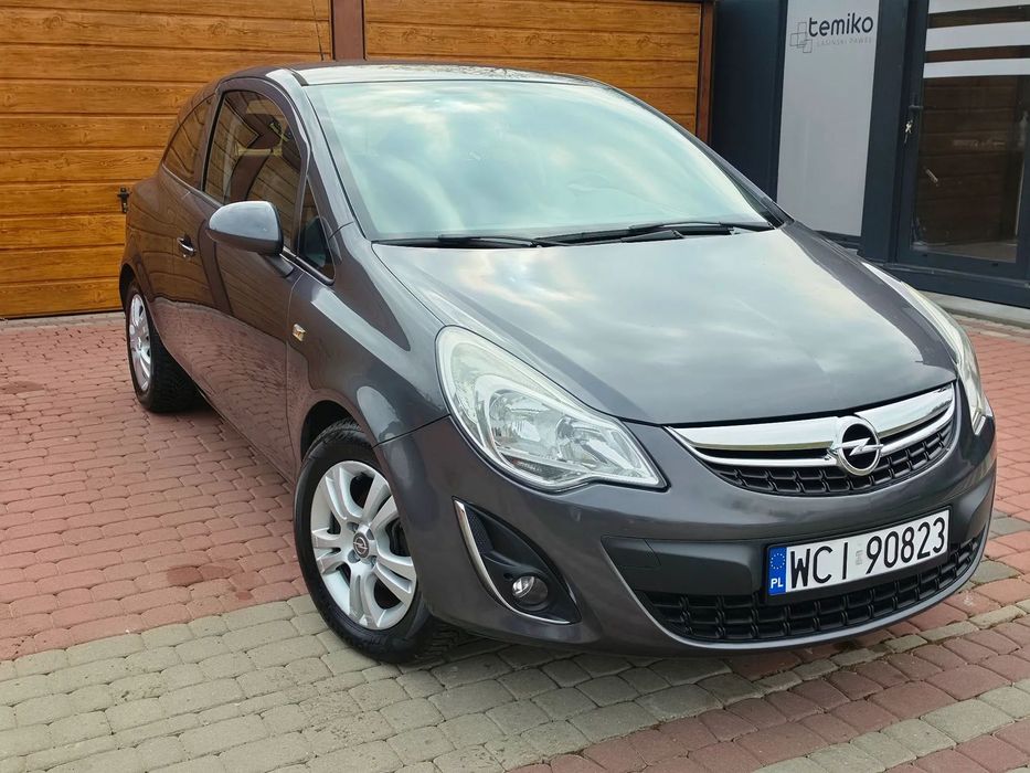 Opel Corsa == Doinwestowana, Prywatna, NAVI, Super Stan, Serwis ==