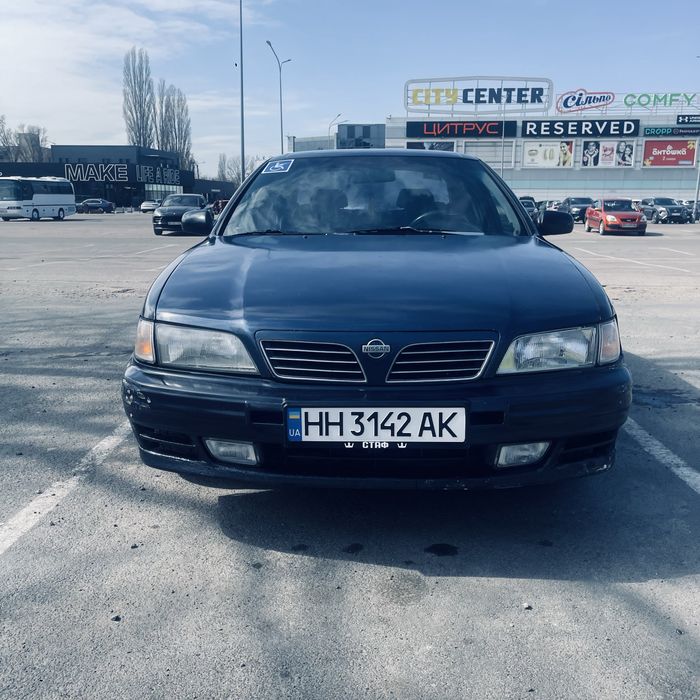 Авто нісан максіма