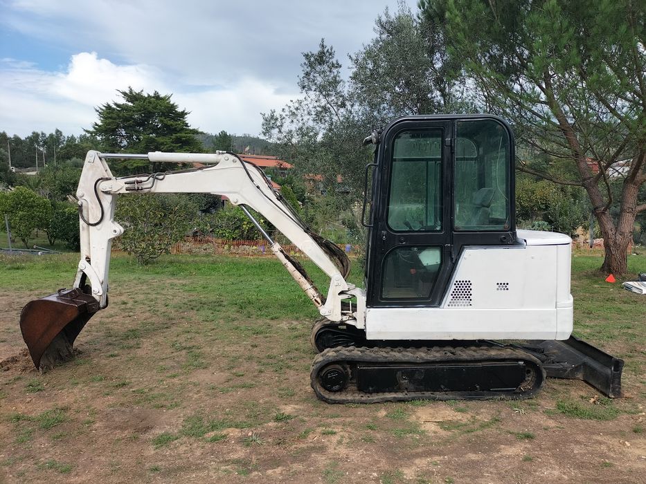 Mini giratória Bobcat 331