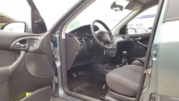 Para Peças Ford Focus Três Volumes (Dfw)