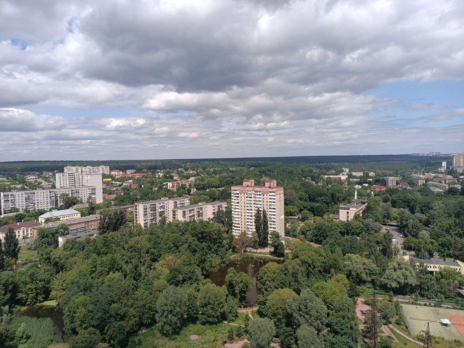 Продається затишна 3-кімнатна квартира з власною терасою