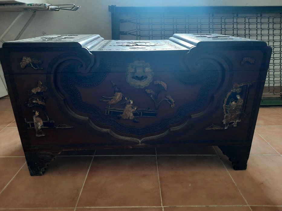 Mobel Antigo ( Mala de Roupa )