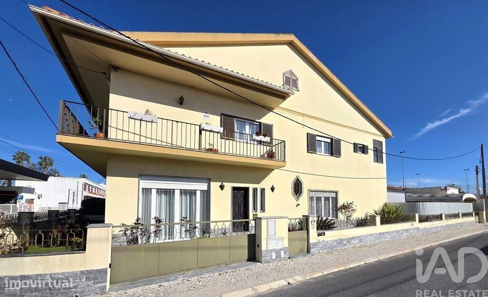 Moradia bi-familiar T6 em Montijo e Afonsoeiro de 196,5 m2