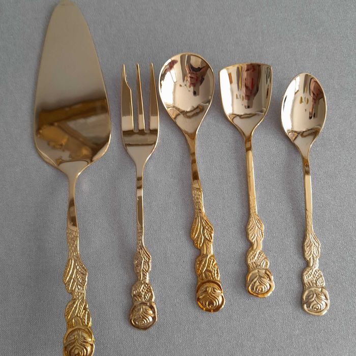 Złocony sztućce  do deserów na prezent