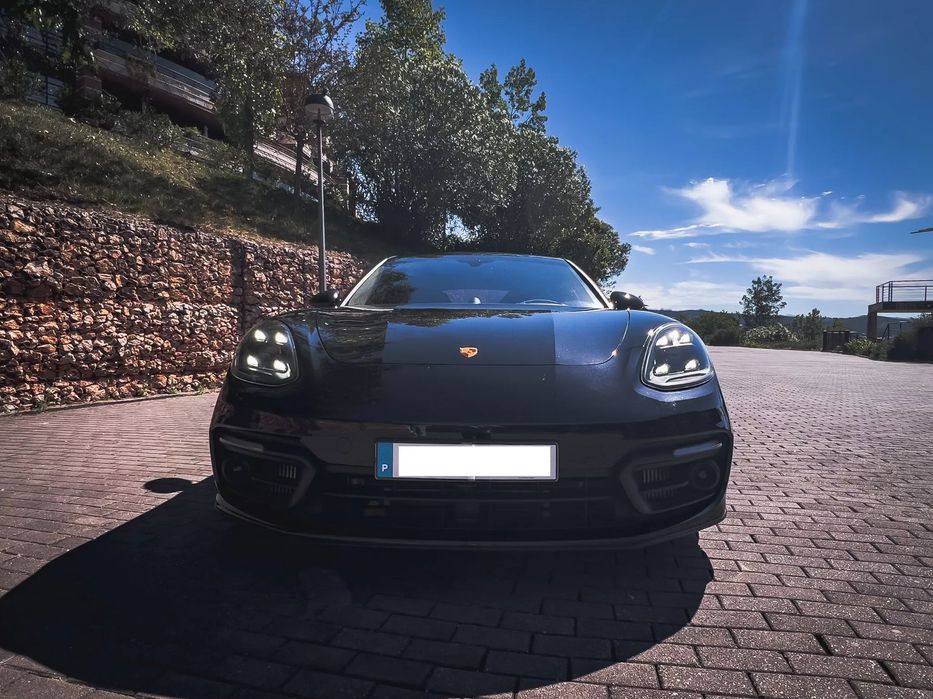 Porsche Panamera 4 E-Hybrid Platinum Edition com PDLS