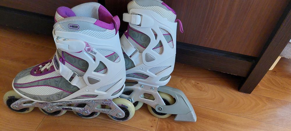 Нові роликові ковзани reaction  R206W