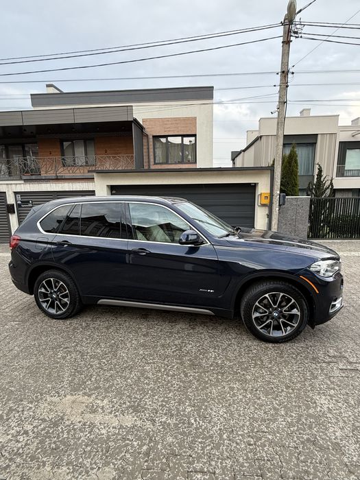 Автомобіль BMW X5 F15