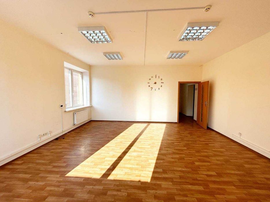 Сдам приміщення, офіс 64,5 м кв на вул. Стартова, біля Тополь 3.