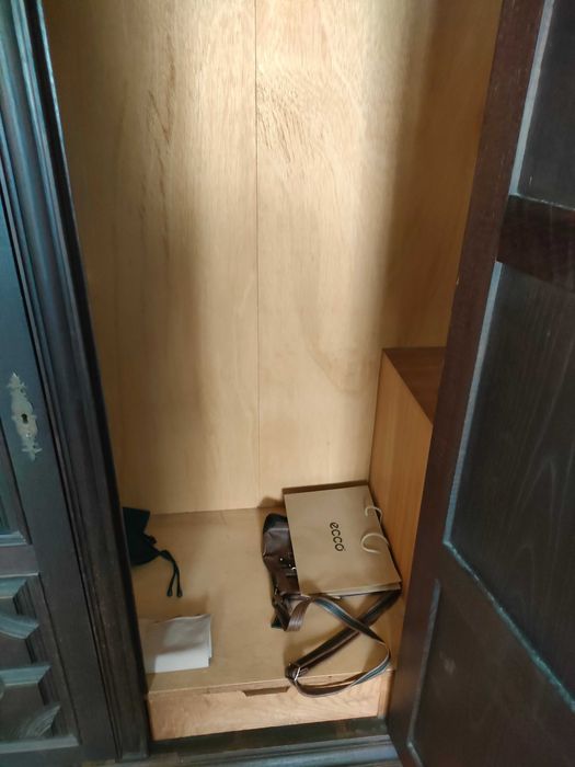 Guarda-fato Pau Preto