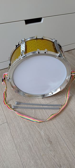 Zestaw muzyczny (gitara, bęben, cymbałki, gwizdek, flet ) od 1,5 lat