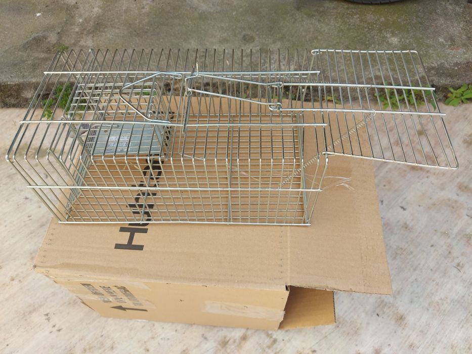 Armadilha para capturar ratos, ratazanas e outros roedores.