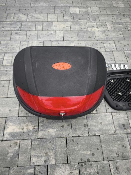 Kufer centralny motocyklowy