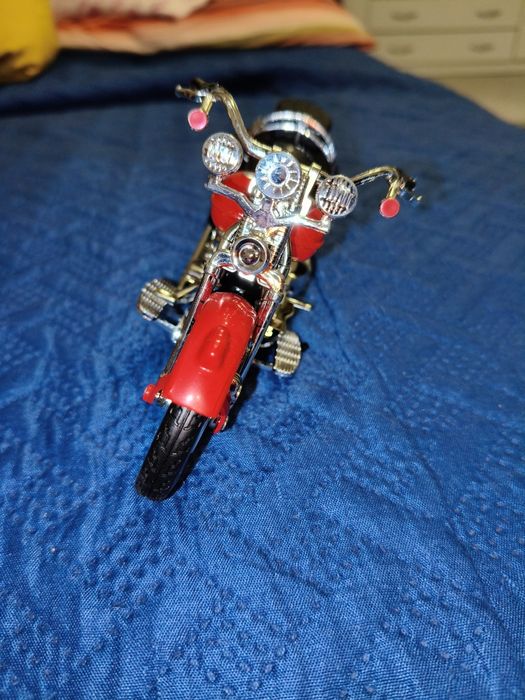 Model kultowego motocykla Harley Davidson skala 1:18
