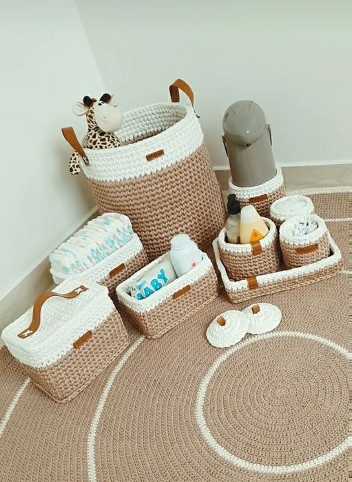 Berços, alcofas, tapetes e kit higiene em crochet